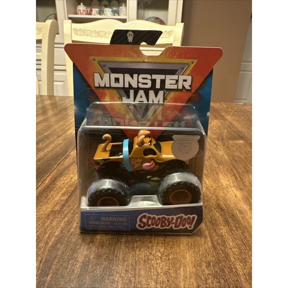 Monster Jam SCOOBY-DOO! 1:64 Scale Truck w/Wrist Band & Poster SPIN MASTER